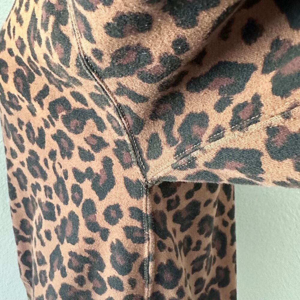 Abercrombie & Fitch Leopard Print Crewneck Sweatshirt Brown & Black Casual Sz XS - Picture 6 of 13